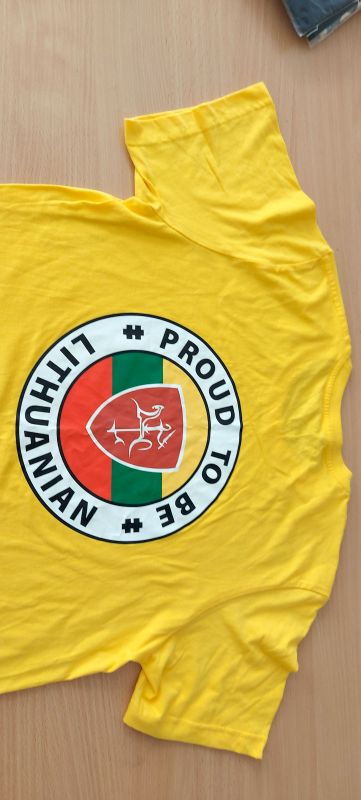 Šilkografinė spauda ant drabužių.
